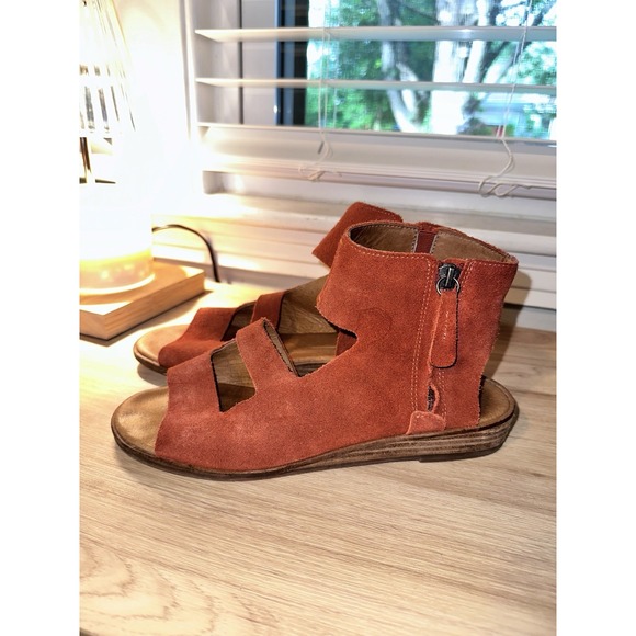 Sundance Geewawa Rust Suede "Persimmon‎ Spice Sandals" Shoes size 7.5 MSRP $155 - Picture 1 of 6